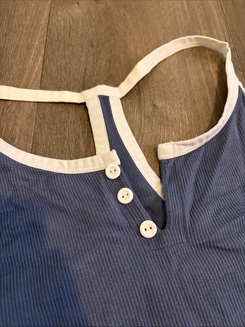 Colsie Blue Ribbed Contrast-Trim Cropped Tank - Picture 3 of 4